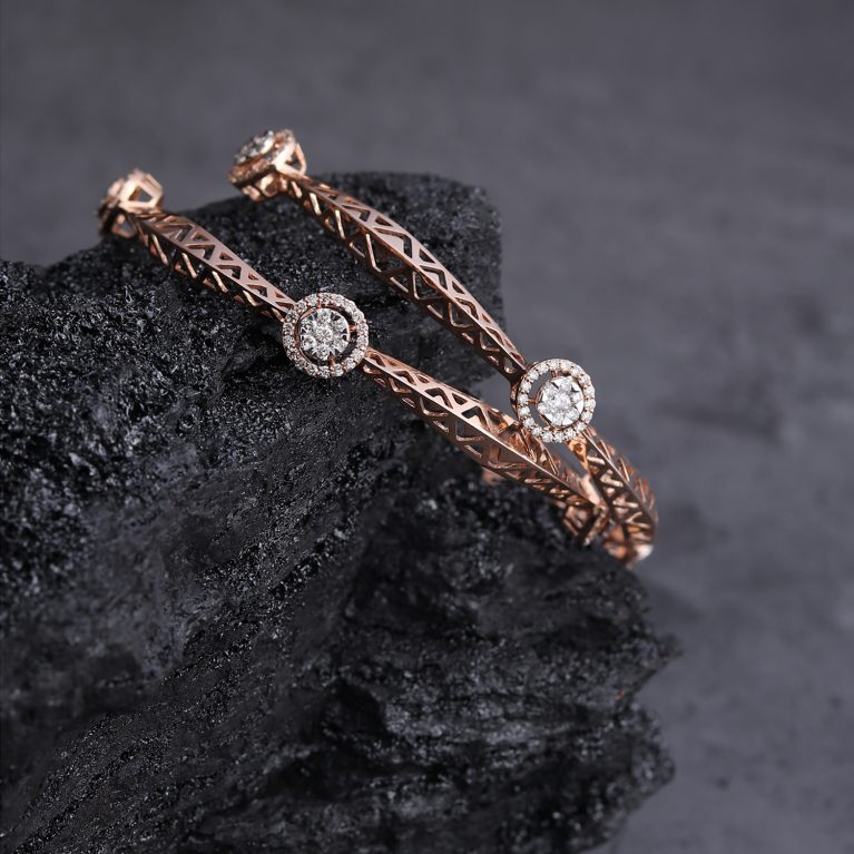 Rose Gold Single Studded Diamond Bangle