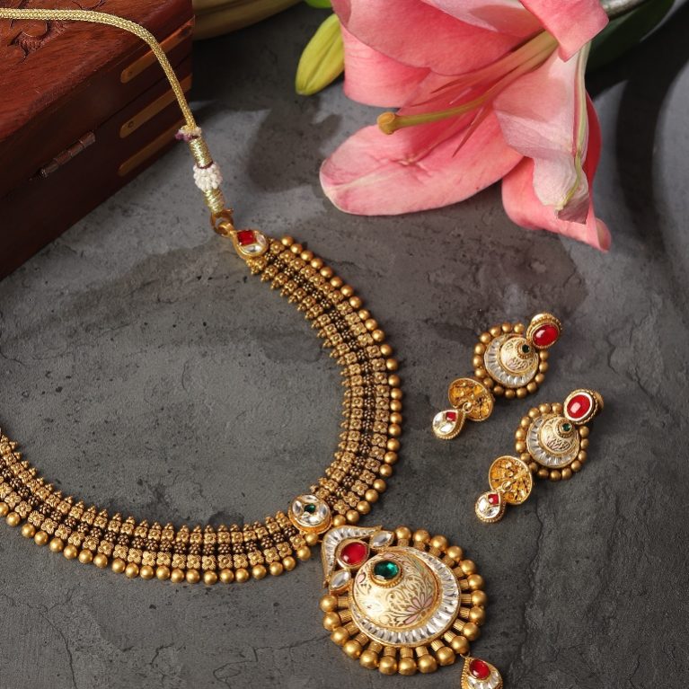 Magnificent Heritage Vintage Gold Necklace Set