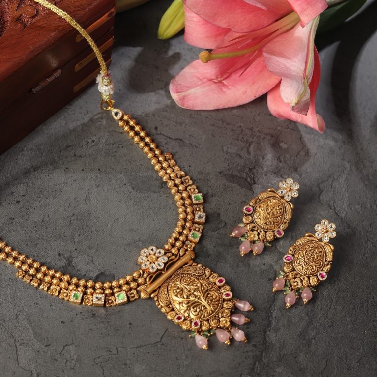 Divine Beauty Gold Necklace Set